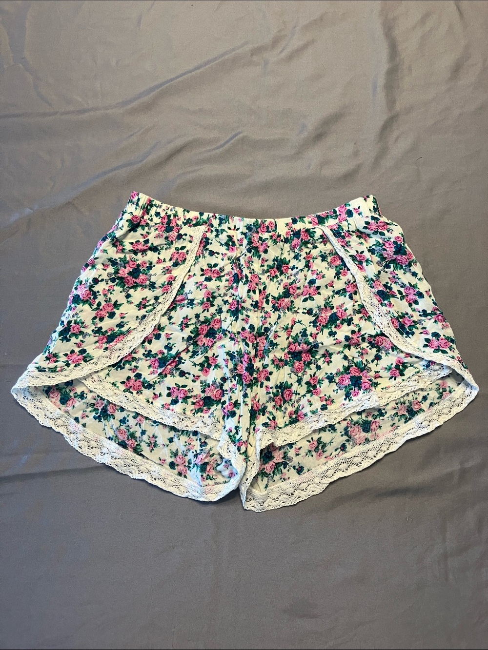 Floral Lace-Trim Women's Shorts - Pink Floral